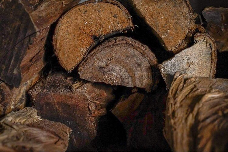 Acacia Firewood (25 lbs) (Wholesale) for BBQ or live fire Cooking